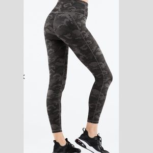 Define High-Waisted 7/8 Legging Camo print  in PowerHold®